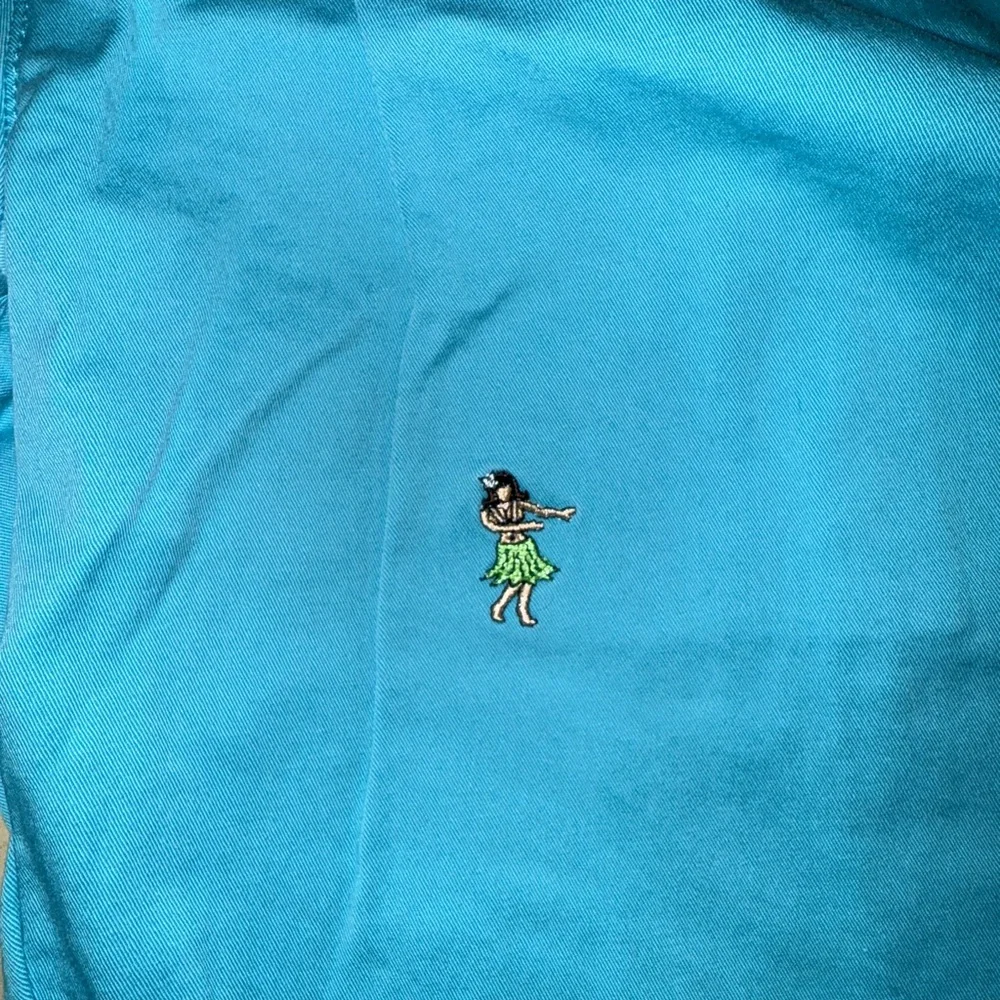 Vineyard Vines Men’s shorts size 34. Like new. Hawaiian themed embroidery - Picture 2 of 6